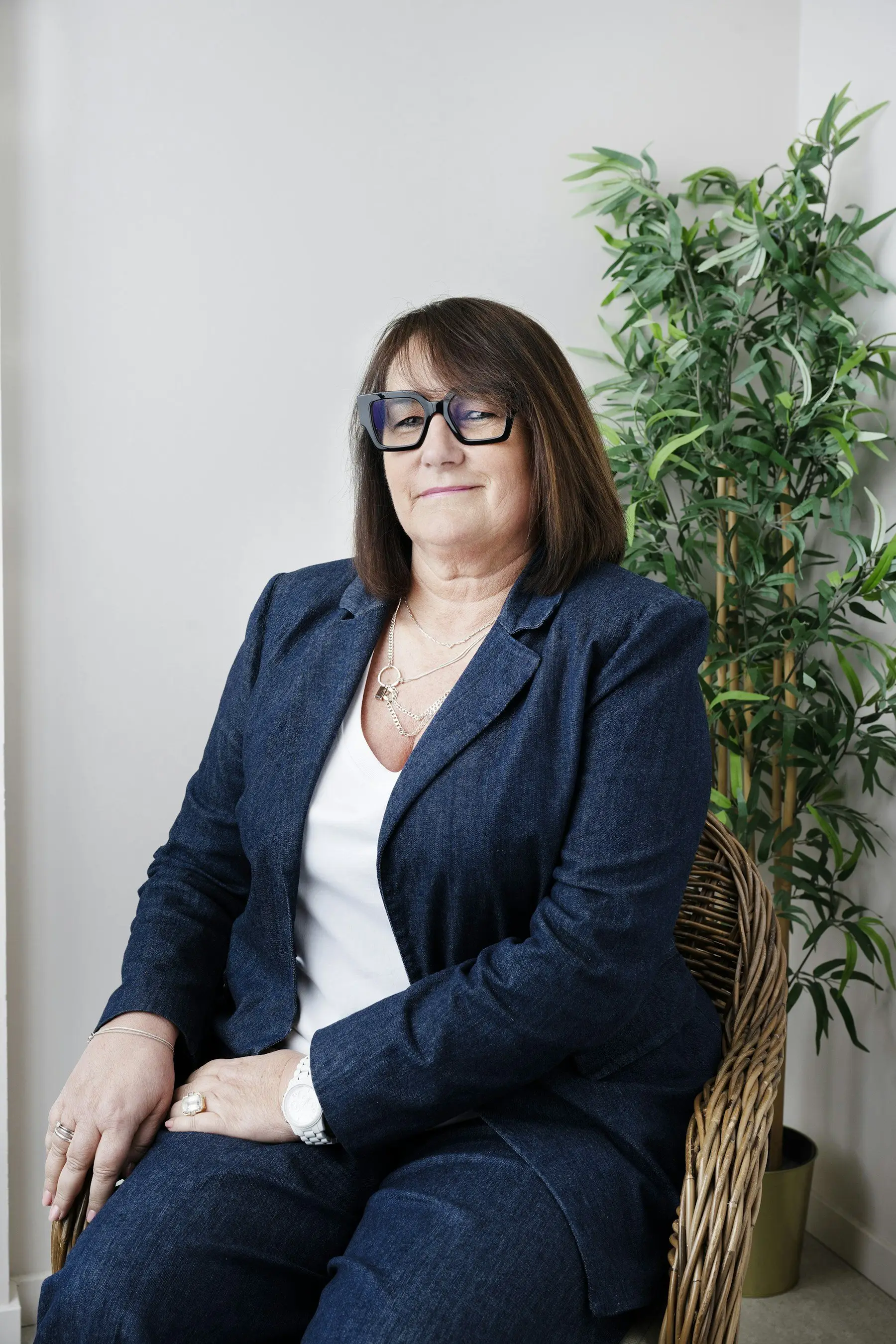 Portrait d’une conseillère en patrimoine souriante