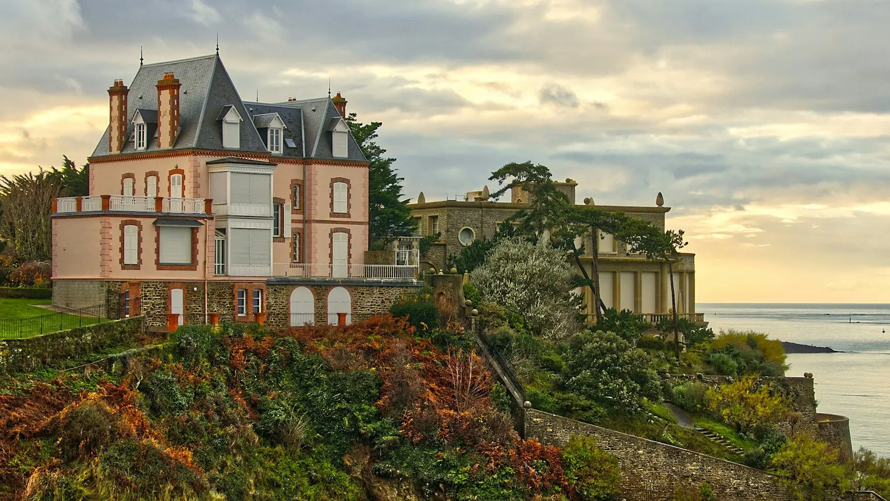 Une villa Belle Époque face à la mer